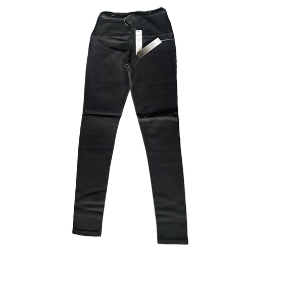 ATHENA MARIE Modern Tummy Control
Leggings - Picture 1 of 9